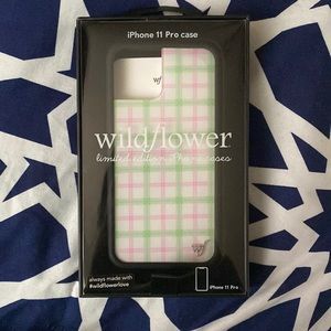 i’m selling this case because it was the wrong size.